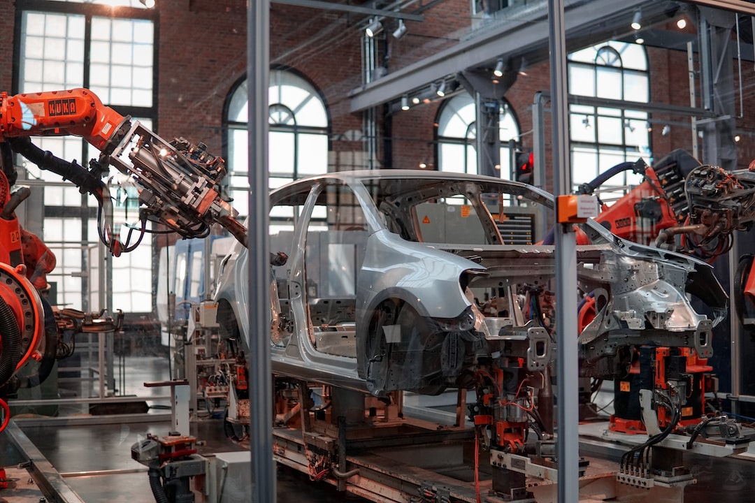 Nowoczesne roboty przemysłowe: Jak automatyzacja rewolucjonizuje produkcję